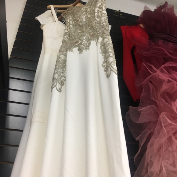 { Marchesa } Crepe A Line Gown Gold Beading & Lace - Picture 3 of 4